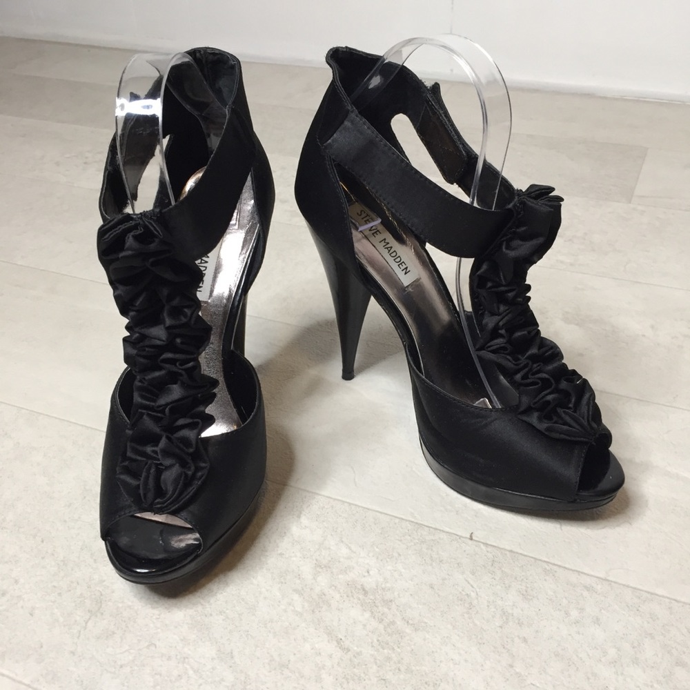 Steve Madden Heels Sz 9.5 FIESSTAA Ruffles